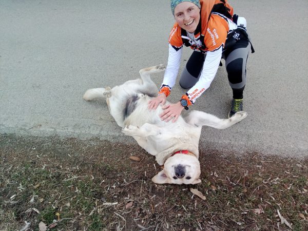 Giancarlo gioca con cane